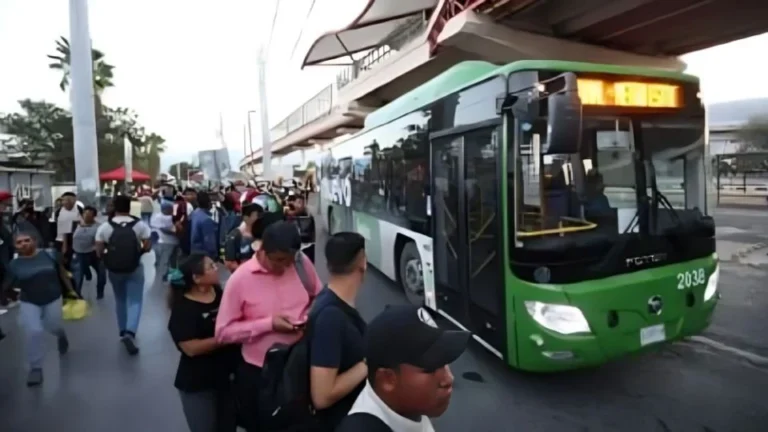 Autoridades y representantes de la sociedad se preparan para decidir aumento al transporte en Nuevo León