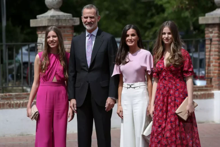 Felipe VI pide reflexión tras inundaciones y llama a la serenidad política en su mensaje navideño