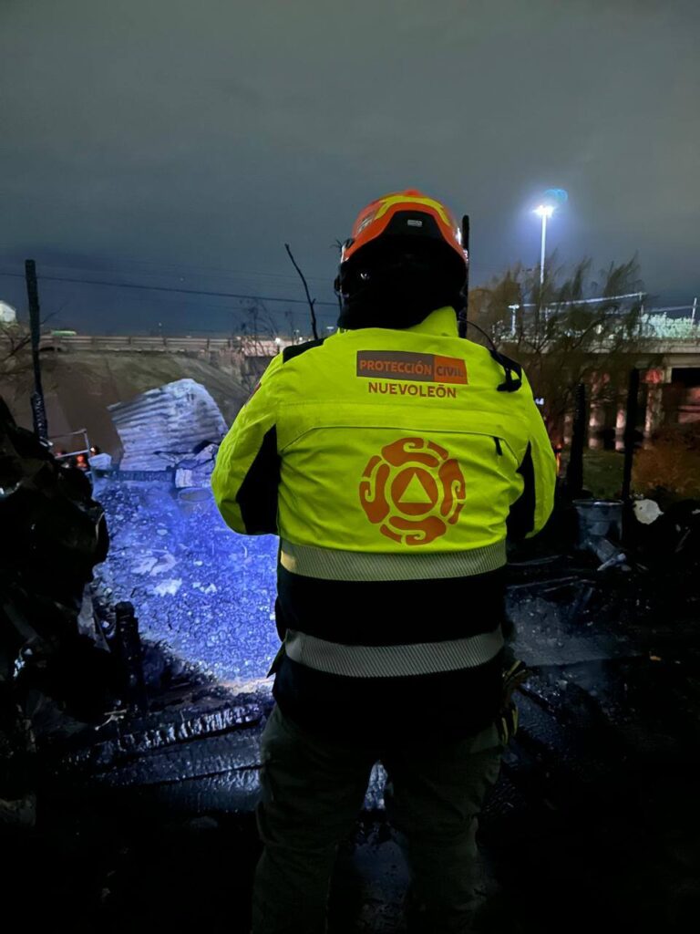 Fallece una persona en incendio de tejaban en García, Nuevo León