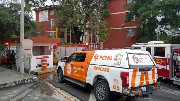 Controlan incendio en lavandería de Condominios Constitución en Monterrey