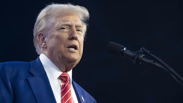 Trump reafirma sus aranceles y desmiente ajustes reportados por medios