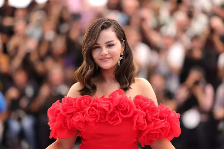 Selena Gomez responde con ironía a propuesta de deportación de candidato al Senado