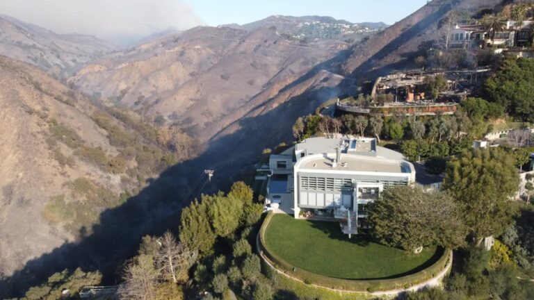 Mansión de famosa estrella de Hollywood sobrevive a los incendios en California