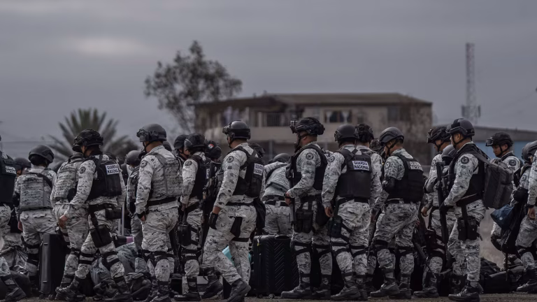 Refuerzo en la frontera con EU podría afectar las finanzas públicas de México, advierte HR Ratings
