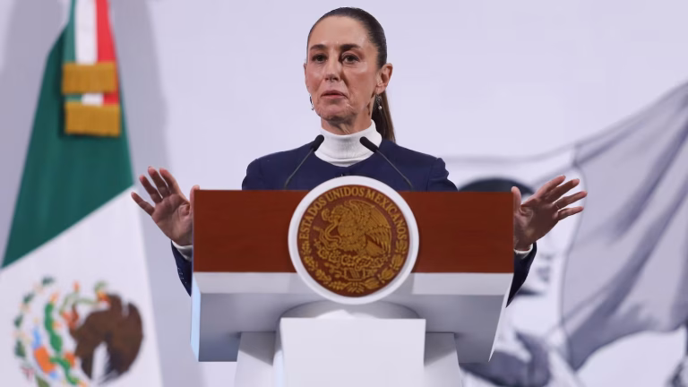 Sheinbaum admite problema en petróleo mexicano; prometen solución en 10 días