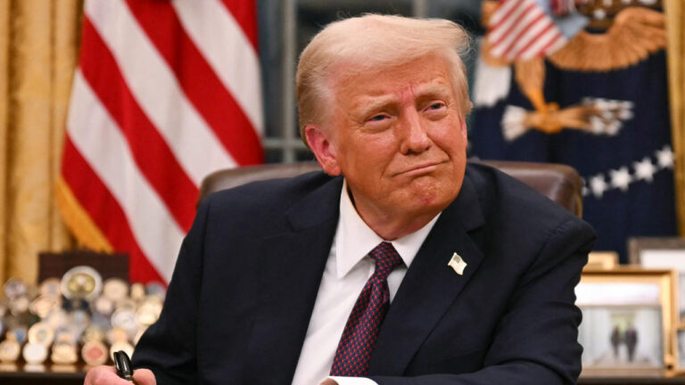 Legisladores de EU piden a Trump no aplicar aranceles a México y Canadá