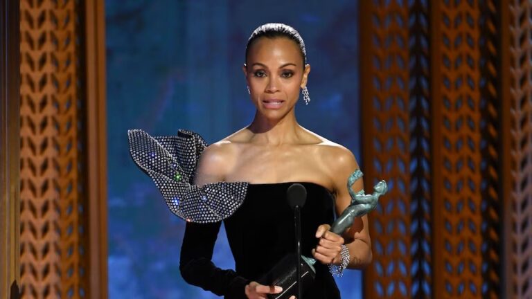 Zoe Saldaña avanza hacia el Oscar tras ganar el SAG Award a Mejor Actriz de Reparto