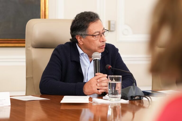 Petro reaviva el debate sobre la cocaína y cuestiona su ilegalidad