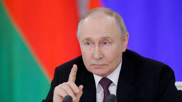 Putin apoya la tregua de 30 días en Ucrania, pero plantea dudas sobre su implementación