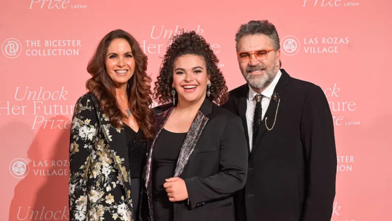 Lucero Mijares comparte escenario con sus padres en el reality Juego de Voces