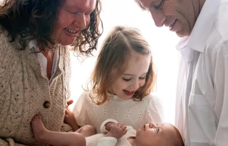 Mujer evita transmitir enfermedad genética a sus hijas con fertilización in vitro