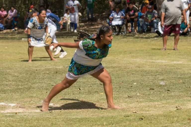 Las Amazonas de Yaxunah: Rompiendo Estereotipos con Softbol