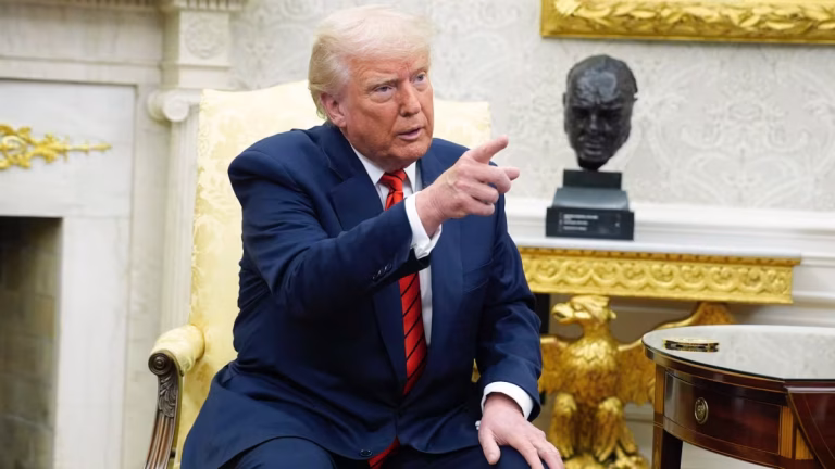 Donald Trump busca que la industria automotriz traslade su producción a EU