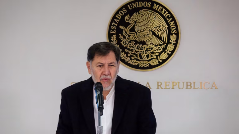 Gerardo Fernández Noroña recrimina a morenistas por ignorar a Sheinbaum durante evento en el Zócalo