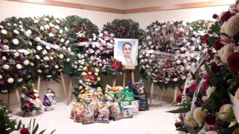 Última voluntad: Mujer pide croquetas para perros en lugar de flores en su velorio