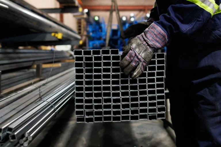 EU impone aranceles del 25% a acero y aluminio de todo el mundo, incluyendo a México y Canadá