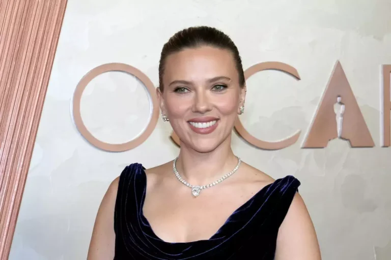 La razón por la que Scarlett Johansson rechaza selfies con sus fans