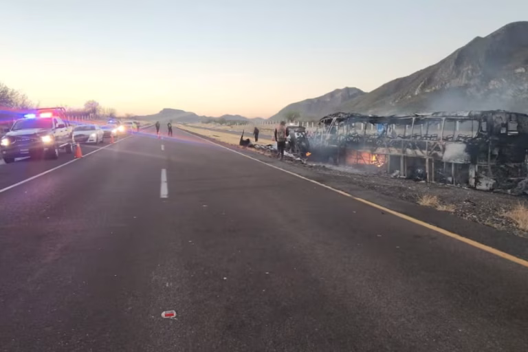 Al menos 10 muertos y varios heridos tras choque fatal en la autopista Durango-Gómez Palacio