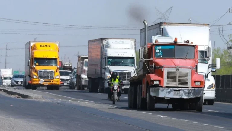 Mantienen restricción a tráilers en Monterrey; analizan descuento en periférico