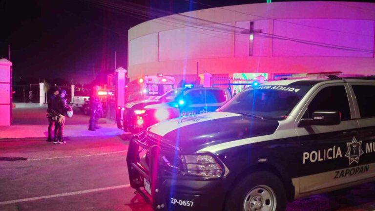 Asesinan a hombre a disparos en iglesia de Zapopan; mujer resulta herida