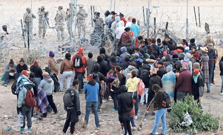 Drástica caída en detenciones de migrantes en la frontera sur de E.U.
