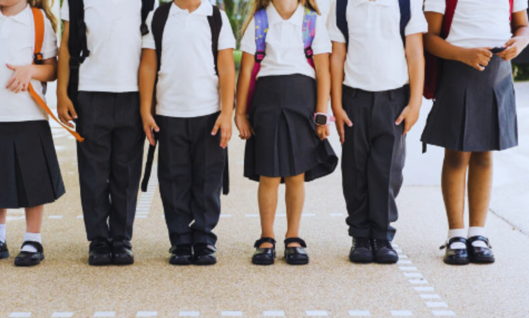 SEP lanza apoyo económico para uniformes escolares en Oaxaca