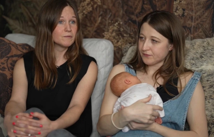 Una historia de amor entre hermanas da lugar al primer nacimiento con útero trasplantado en Reino Unido