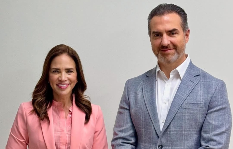 Integra Adrián a Ivonne Álvarez como directora del DIF municipal