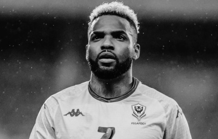 Tragedia en el futbol: muere Aaron Boupendza tras caer de un edificio en China