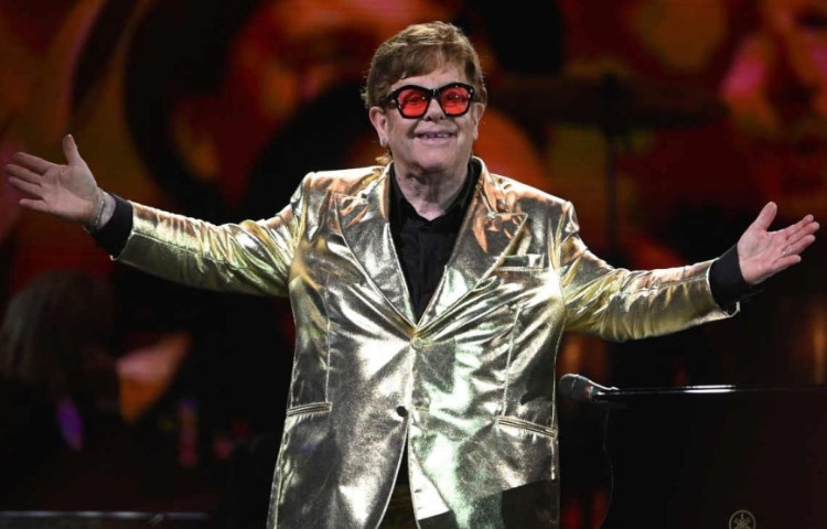 Elton John revela pérdida parcial de visión tras infección ocular