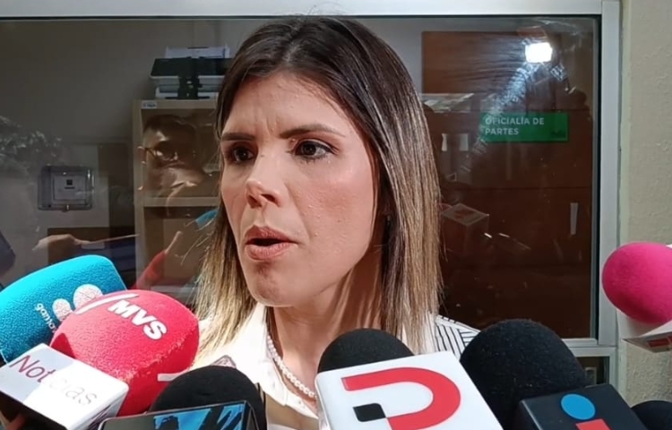 Propone Claudia Caballero prohibir teléfonos celulares en las escuelas