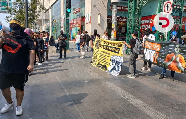 Colectivo protesta en el Centro de Monterrey contra el ‘tarifazo’ en NL