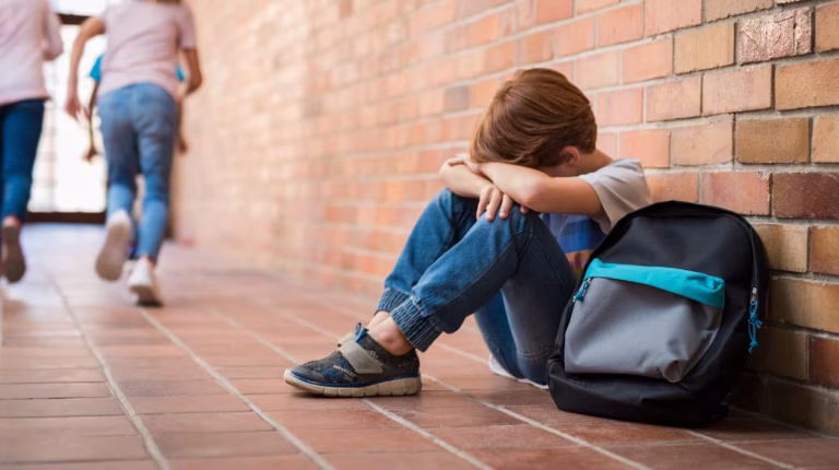 Impactante caso de bullying en Chile: Niño de 9 años atado a una silla y agredido por compañeros