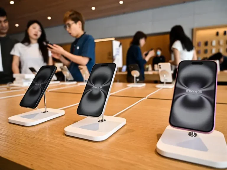 Apple elude los aranceles de Donald Trump con envíos masivos de iPhones desde India