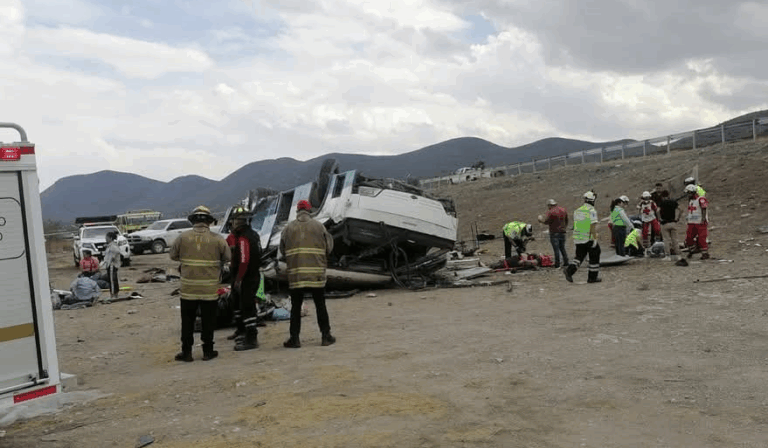 Fatal accidente en la Matehuala-Saltillo: dos personas murieron y 15 resultaron heridas