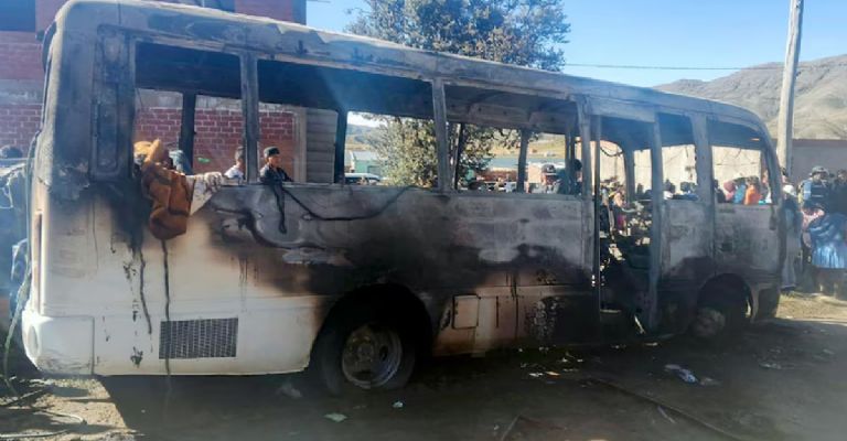 Explosión de autobús escolar en Bolivia deja cinco estudiantes sin vida y ocho heridos