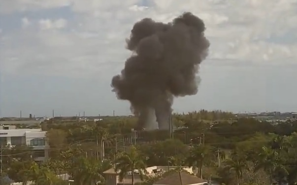 Avioneta se estrella tras despegar en Florida; hay tres fallecidos y un herido
