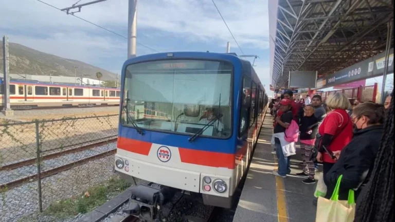 Sócrates Rizzo propone estacionamientos en estaciones del Metro para reducir el tráfico en Mty
