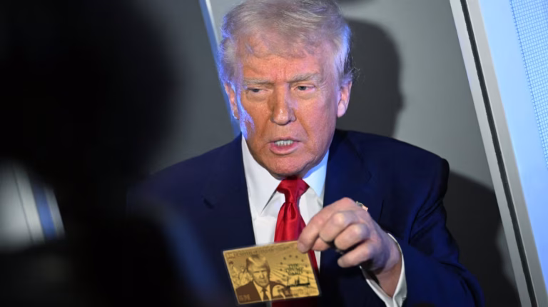 Donald Trump presenta la ‘Gold Card’: una visa exclusiva para millonarios que cuesta US$5 millones