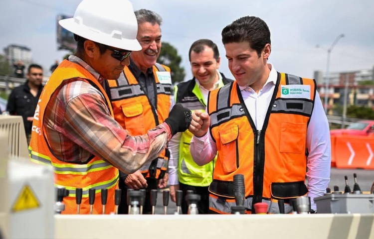 Conmemora Samuel Día del Trabajo con trabajadores de las obras del Metro
