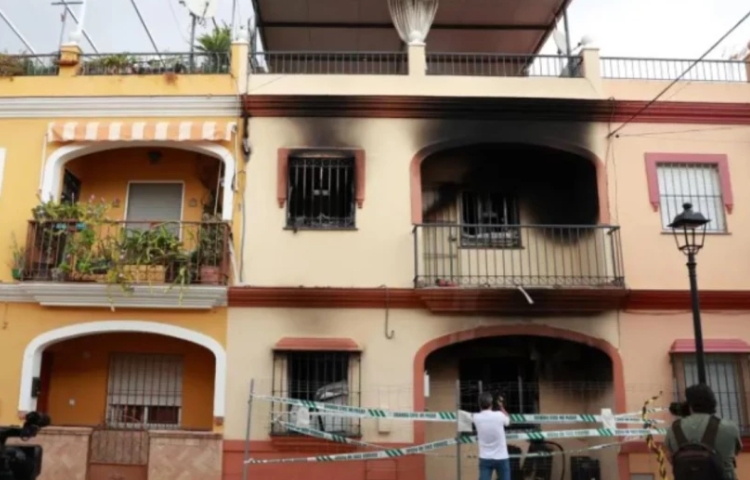Muere familia en incendio provocado por explosión de batería de celular