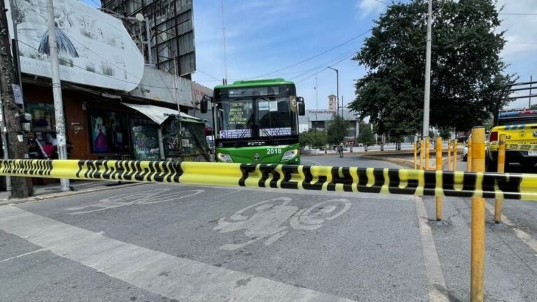Chofer de camión urbano es herido con desarmador tras conflicto por forma de pago