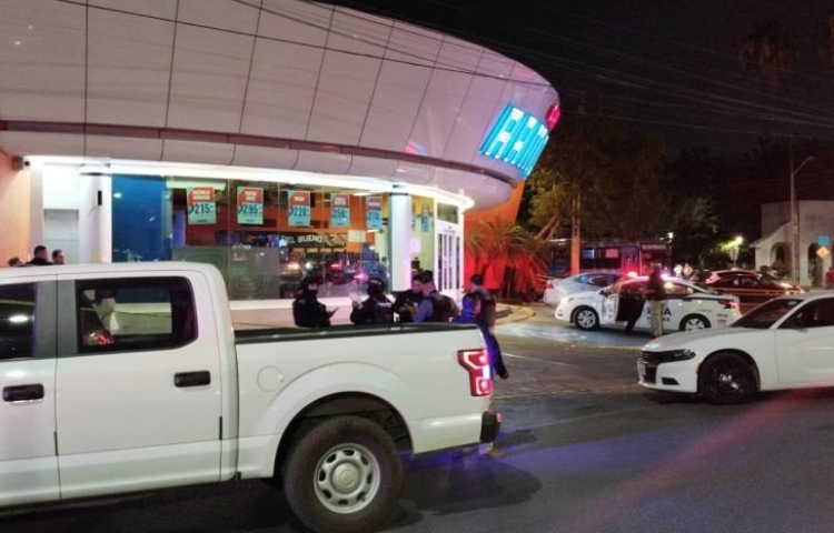 Mujer es asesinada afuera de carnicería en San Nicolás; autoridades investigan
