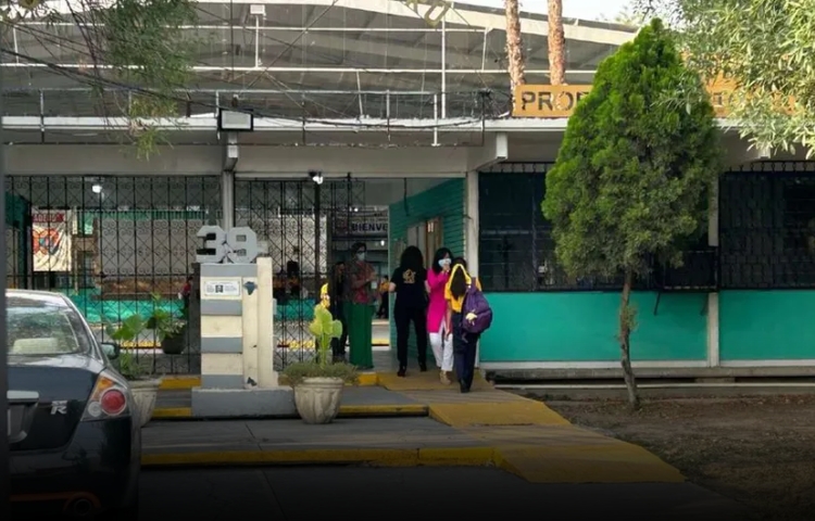 Regresa el cubrebocas en escuela secundaria de Monterrey por contagios de COVID-19