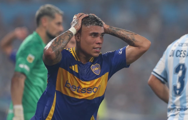 ¡Boca se queda sin defensa! Estados Unidos le niega la visa a Ayrton Costa por líos legales