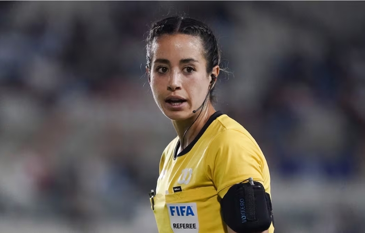 ¡Orgullo arbitral! La mexicana Katia Itzel hace historia en la Copa Oro 2025