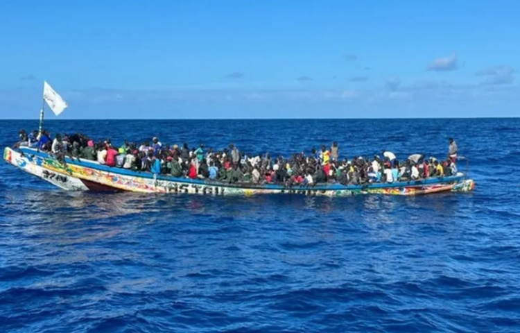 Tragedia en el Mediterráneo: Naufraga barco con 30 migrantes, solo 5 sobreviven