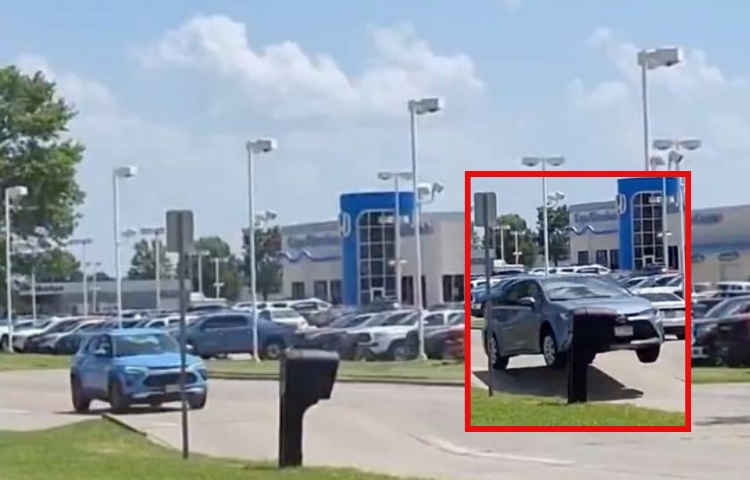 El calor “revienta” la carretera auto sale volando en Missouri
