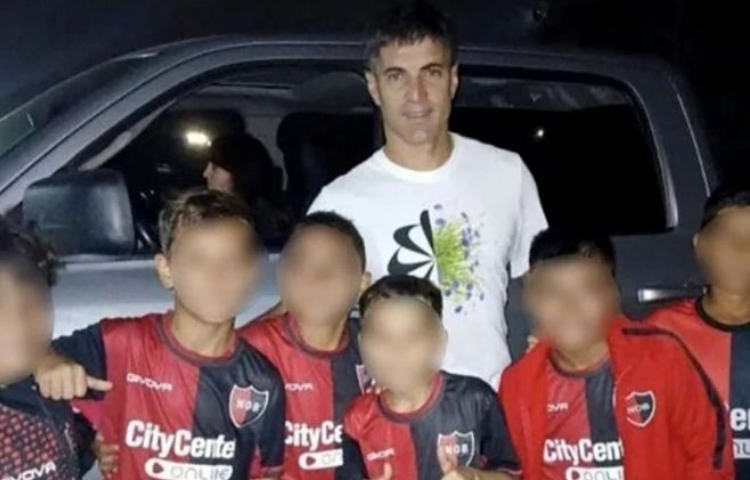 Polémica en Newell’s: sancionan a niños por tomarse foto con jugador rival