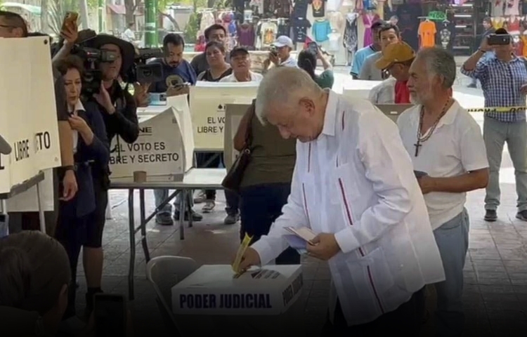 AMLO reaparece en Palenque para participar en histórica elección judicial